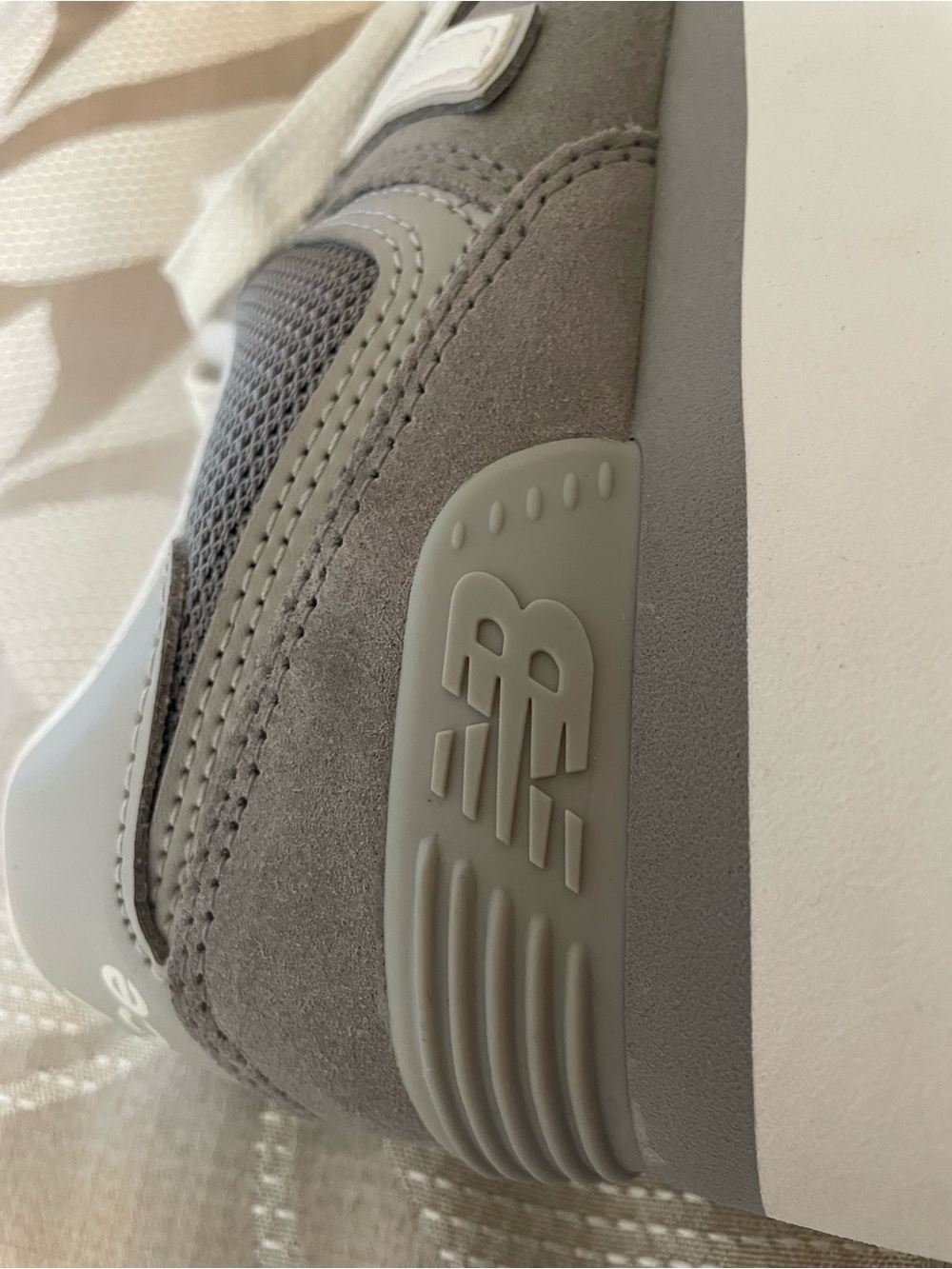 New Balance Women's Gray and White 574 platform sneakers - Picture 5 of 12